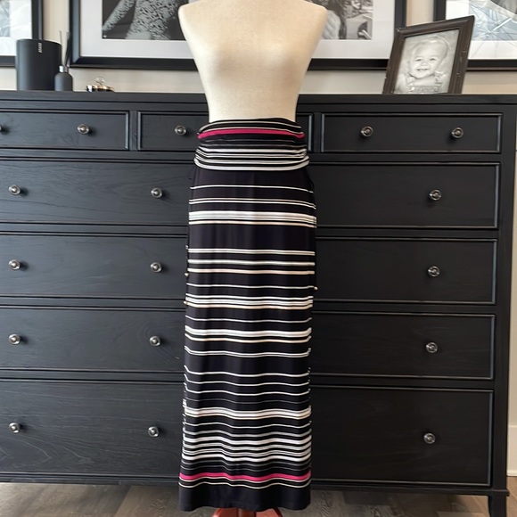 White House Black Market Strapless Dress - Picture 9 of 11